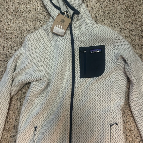 Patagonia Jackets & Blazers - Women’s Patagonia R1 Air Fleece Cream and Blue Jacket